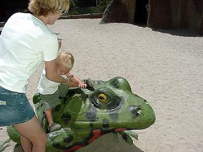 DINO105.JPG