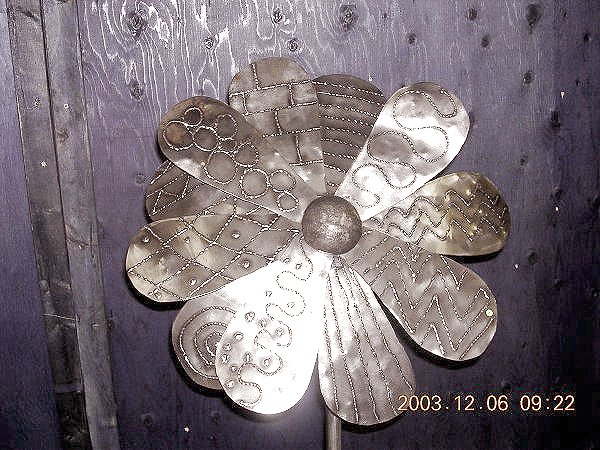 detail two leaf flower