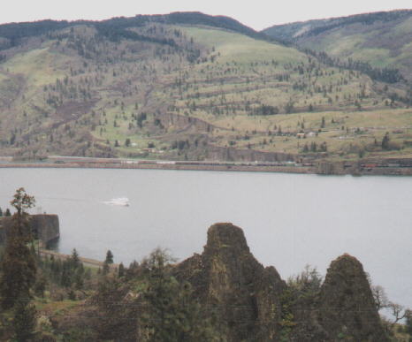  Columbia River in Oregon
