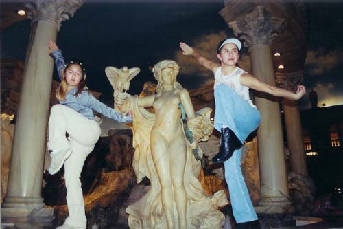 45_Jen_Cheri_crane_at_Caesar_Palace