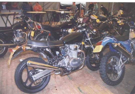 Custombike-Wettbewerb im riesigen Partyzelt