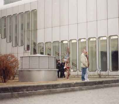Xokonoshtletl between 4  policemen at Vienna International Center (13th Sept 2003)