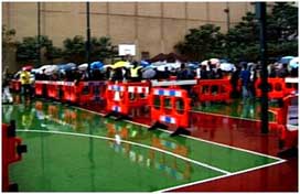 Fans Wait to See Leslie For the Last Time in Rain