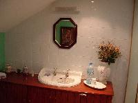 Ensuite1.JPG (265485 bytes)