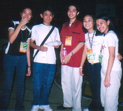 ahm,, adelle, miggy, and pearl.. with some bedans,,<not sure>,, i rmmbr addison is the name of the guy with the red polo.. (nakipicture nanaman kami..kapal namin noh?)<ala ako jan..ako ang cameraman..> 
