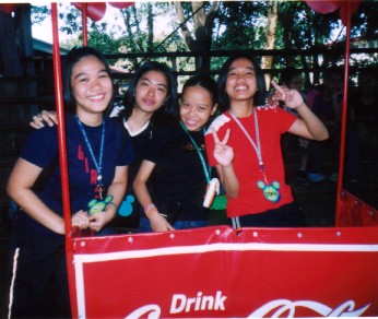 frances, adelle, gee<me!>, and leah.. we look like crazy monkeys,,eh?