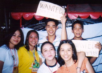 hehe.. ewan ko ba pero natatawa ako sa pose nung mga guys na nahuli ng mga scholasticans.. 