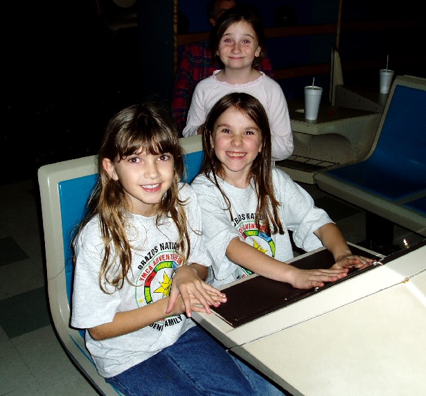 Kendall, Catie & Maddie keeping score