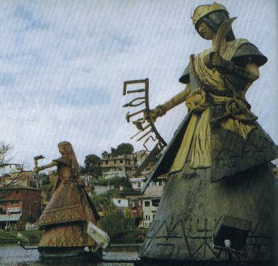 Picture of Orixa statues in the Dique do Toror neighborhood of Bahia.