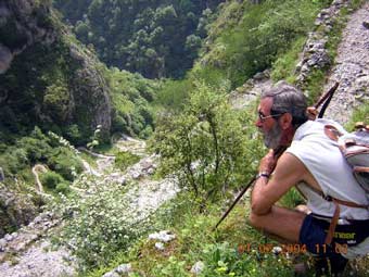 senderista camino de urdon a tresviso