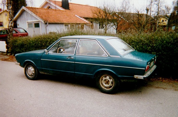 Samma fina Audi 80, fast i Rinkabyholm. (Utanfr Lars).