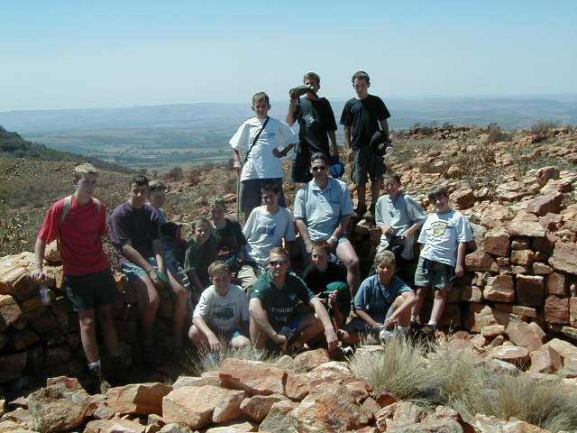 fortteam.jpg (51584 bytes)