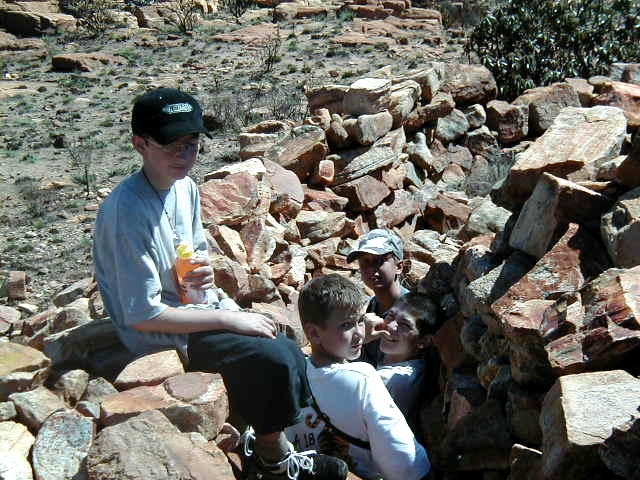 lunchbreak.jpg (31254 bytes)