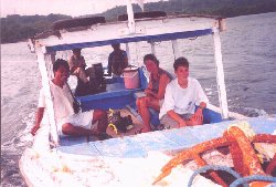 diveboat.jpg (16027 bytes)