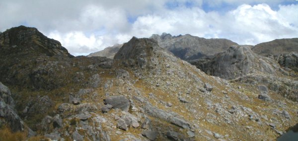 Montaas circundantes