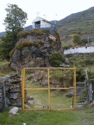 Capilla sobre piedra en Mixteque