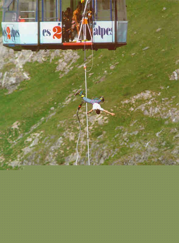 Salto da una funivia