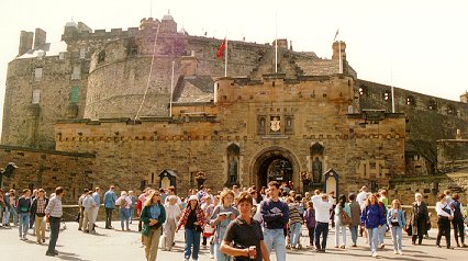La foule devant le château d'Edinbourg