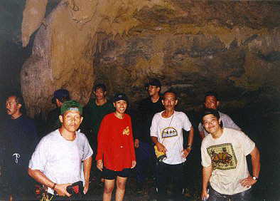 cave_grp.jpg (35747 bytes)