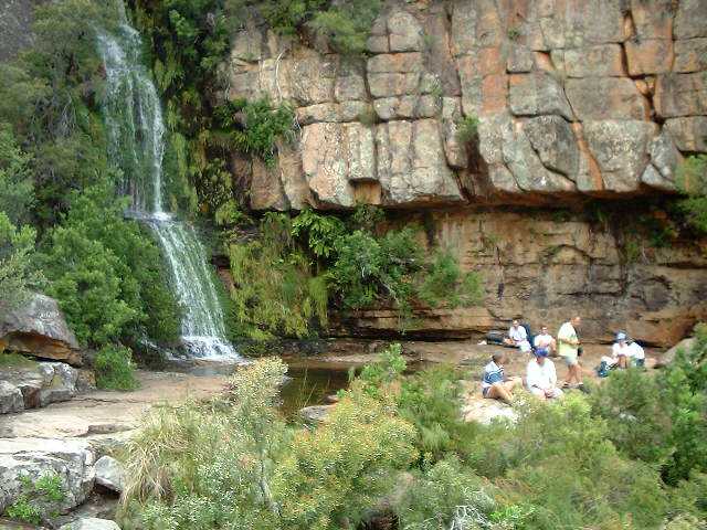 Ceder11112000Waterfall2.jpg (61628 bytes)