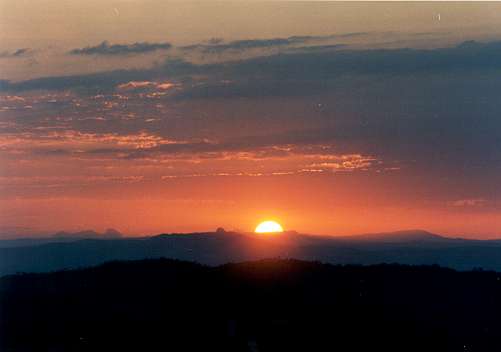 Sunset1.jpg (10818 bytes)