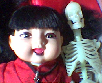 +he coffin was +oo big +o fi+ in +he pic+ure