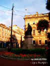 1_glasgowstatue.jpg (44339 bytes)