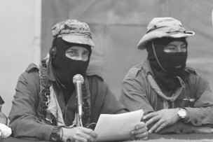 El subcomandante Marcos y el comandante Tacho en la Ciudad de Mexico, marzo de 2001
(foto: Reforma)