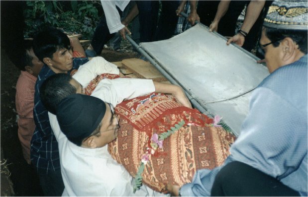 Terimakasih kepada om Beddor, om Darmaji , om Hartanto dan semuanya yang tidak bisa disebutkan satu persatu, saat pemakaman Mamie Rama hingga terlaksana dengan baik dan Alhamdulillah tidak ada halangan apapun.