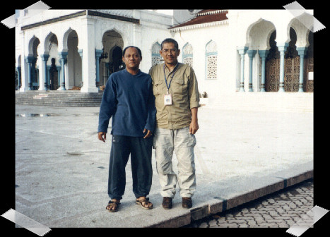 My Dad as volunteer for Aceh Humanity with friend Fanany at terrace of Masjid BaitturRahman 2 weeks after.