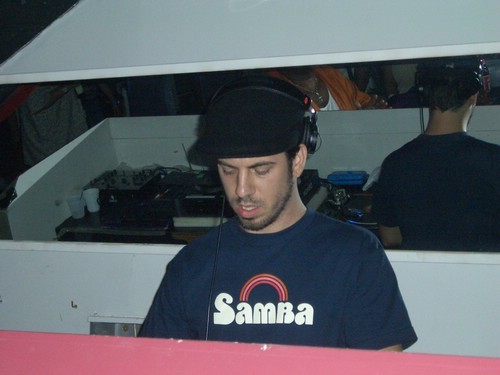 dj_largeparty.JPG