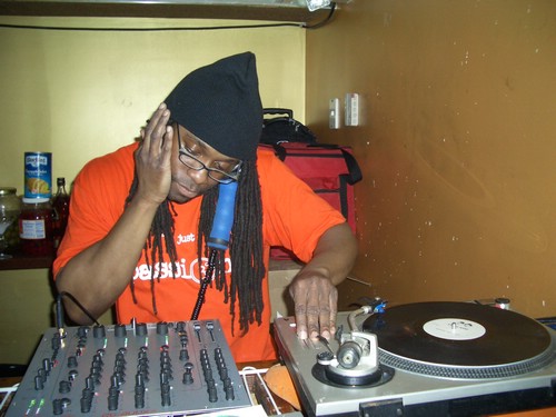 dj_largeparty1.JPG