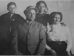 [picture of Jim Manard,
Viola, Oscar, and Jessie]