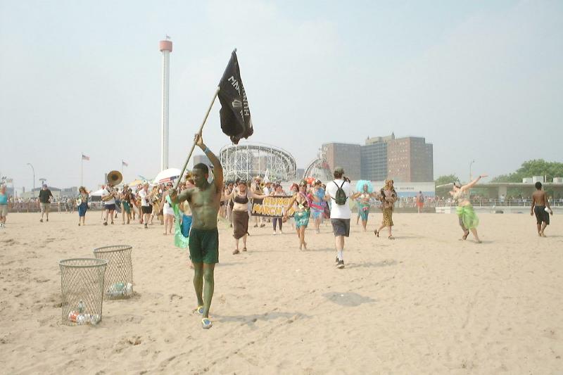 040bHMBandBeachProcession