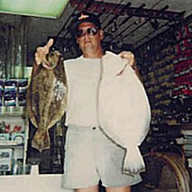 A CUSTOMER SHOWING HIS FLUKE OFF AT DOWNES