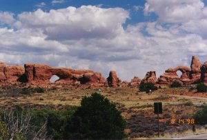 Arches2sm.jpg (17289 bytes)