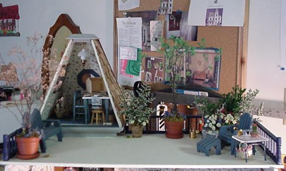 dollhouse4.jpg (45185 bytes)