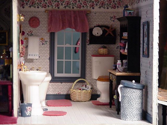 dollhouse7.jpg (58591 bytes)