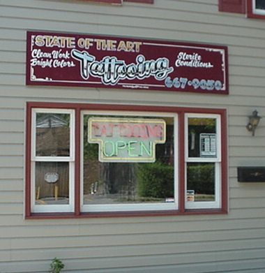 tattooshop8.jpg (42637 bytes)