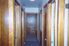 backhall.jpg (5392 bytes)