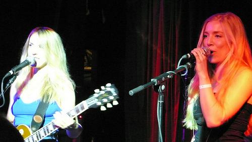 Liz Phair with Blake Friedman performing 'Flower' at the Hiro Ballroom, New York, June 25th, 2008, photographed by Trent Vanegas