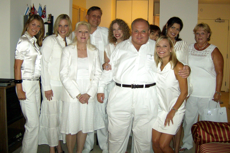 WhiteParty_01.jpg (204289 bytes)