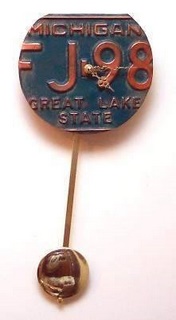 License plate clock by Otto Bacon